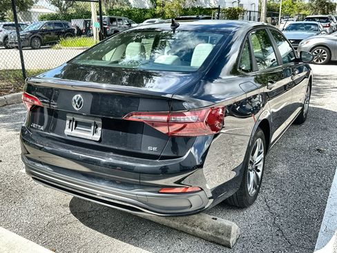 Used 2023 Volkswagen Jetta SE w/ Panoramic Sunroof Package FWD image 8