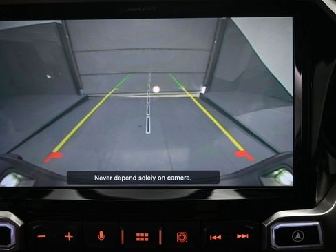 Used 2022 Jeep Gladiator Willys image 16