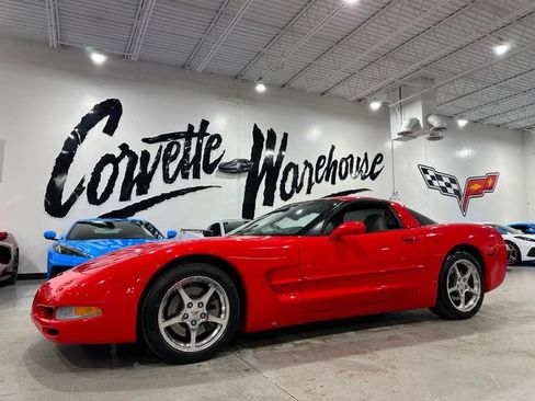 Used 2004 Chevrolet Corvette Coupe w/ Preferred Equipment Group RWD image 1