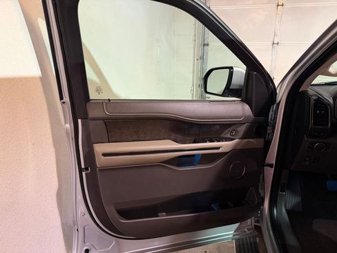 Used 2019 Ford Expedition Limited AWD/4WD image 8