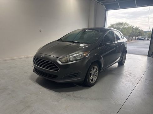 Used 2015 Ford Fiesta SE image 2
