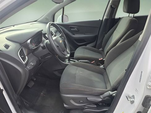 Used 2020 Chevrolet Trax LS w/ Tint and Cruise Package image 11