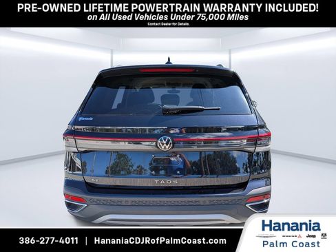 Used 2025 Volkswagen Taos SE FWD image 4