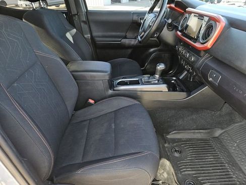 Used 2019 Toyota Tacoma TRD Off-Road image 32