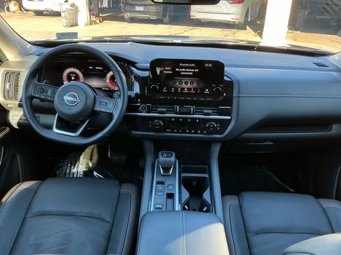 Used 2023 Nissan Pathfinder Platinum w/ Cargo Package image 17