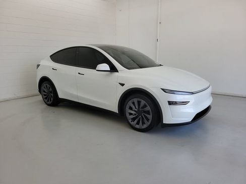 Used 2026 Tesla Model Y Long Range AWD/4WD image 4