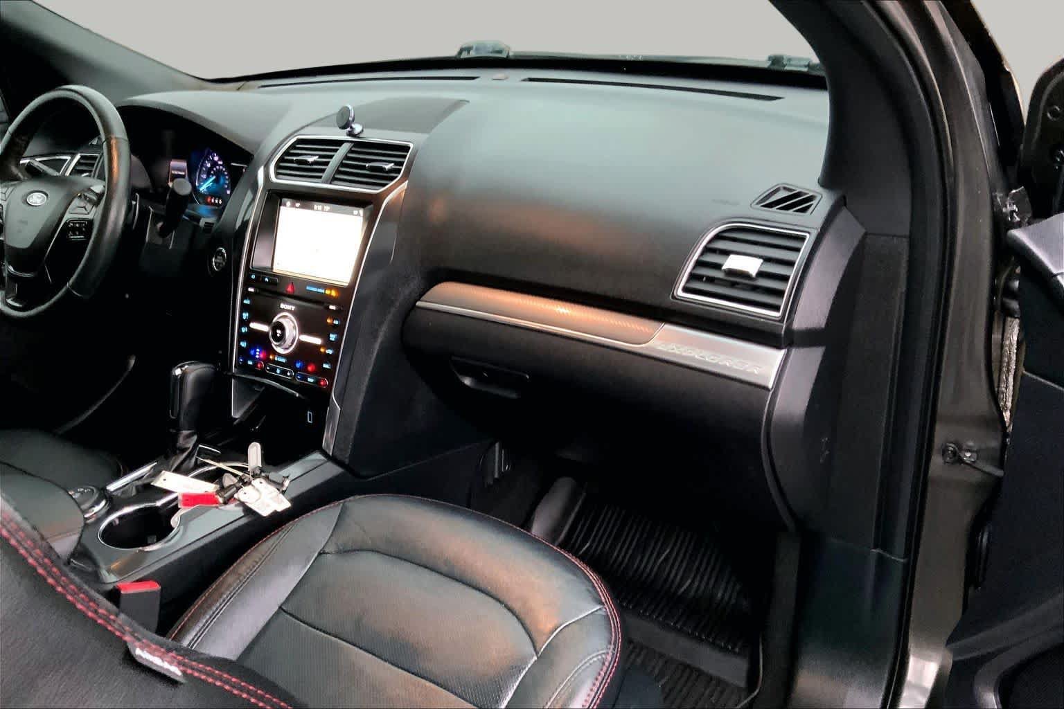 Used 2019 Ford Explorer Sport w/ Equipment Group 401A AWD/4WD image 17