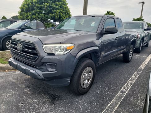 Used 2018 Toyota Tacoma SR RWD image 11
