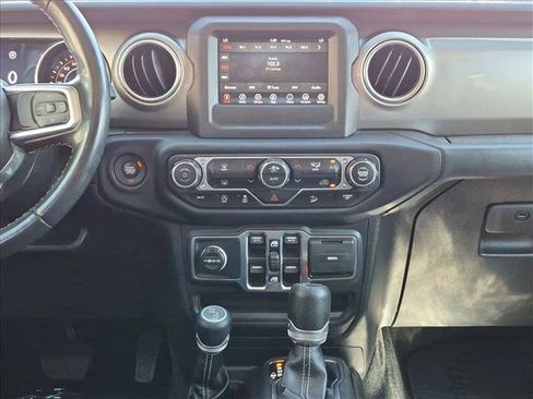 Used 2019 Jeep Wrangler Unlimited Sahara AWD/4WD image 14