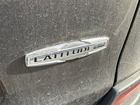 Used 2020 Jeep Cherokee Latitude Plus w/ Cold Weather Group image 11