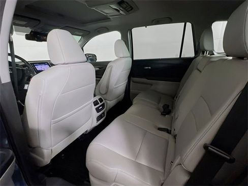 Used 2017 Honda Pilot Touring image 21