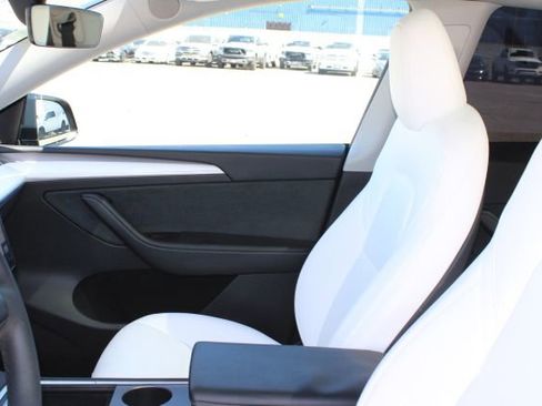 Used 2024 Tesla Model Y Long Range AWD/4WD image 22
