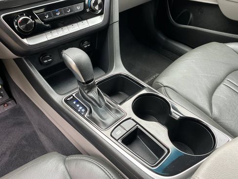 Used 2018 Hyundai Sonata SE FWD image 17