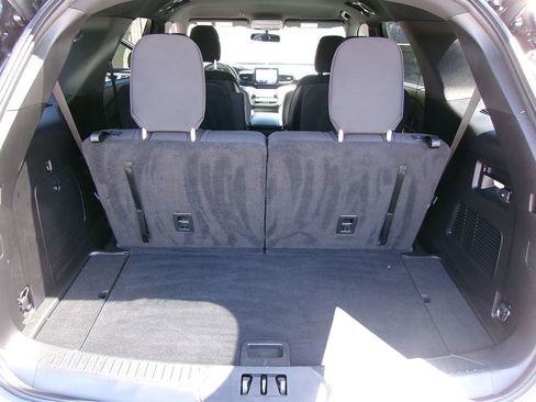 Used 2020 Ford Explorer XLT image 12