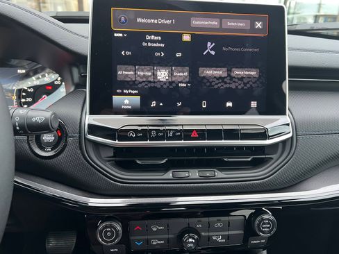 New 2026 Jeep Compass Latitude AWD/4WD image 17