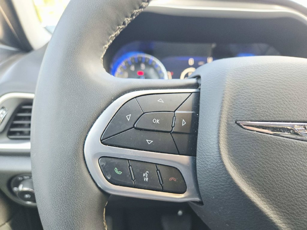 Used 2025 Chrysler Pacifica Select FWD image 20