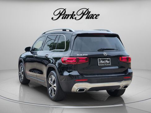 Used 2025 Mercedes-Benz GLB 250 image 3