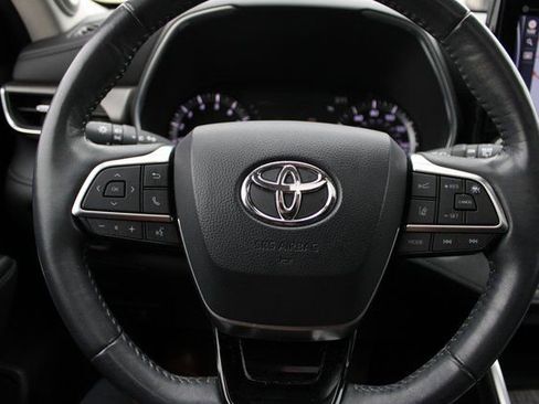 Used 2020 Toyota Highlander Limited image 26