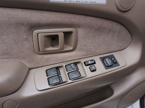 Used 2002 Toyota Tacoma PreRunner image 3