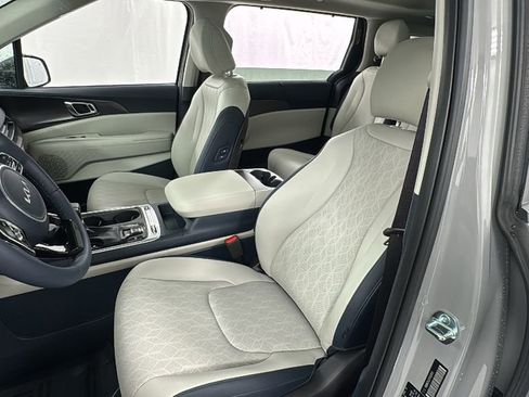 New 2026 Kia Carnival SX w/ SX Dark Edition Package FWD image 10