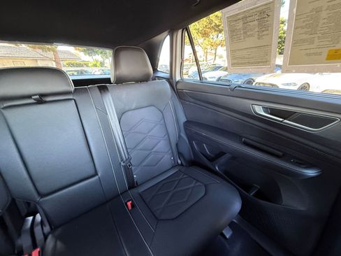 Used 2025 Volkswagen Atlas Cross Sport SE image 33
