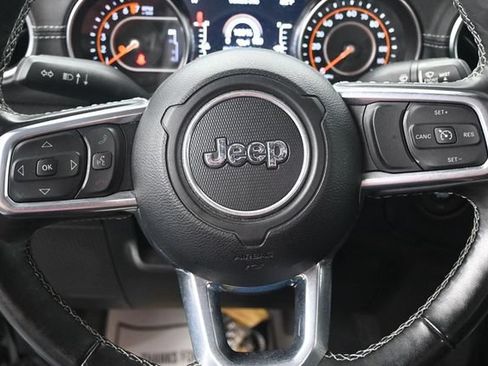Used 2022 Jeep Gladiator Overland w/ Popular Equipment Package AWD/4WD image 9