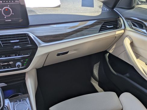 Used 2021 BMW 530i w/ Convenience Package RWD image 17