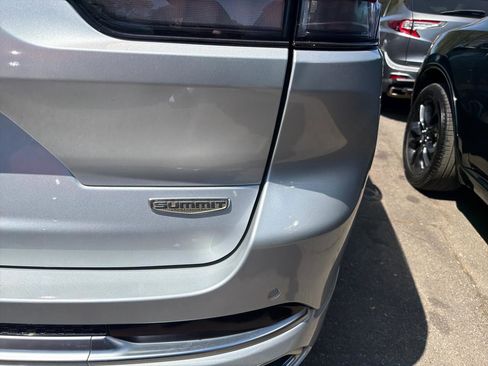 Used 2023 Jeep Grand Cherokee L Summit AWD/4WD image 8