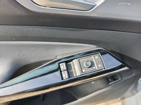 Used 2023 Volkswagen ID.4 Pro S image 19