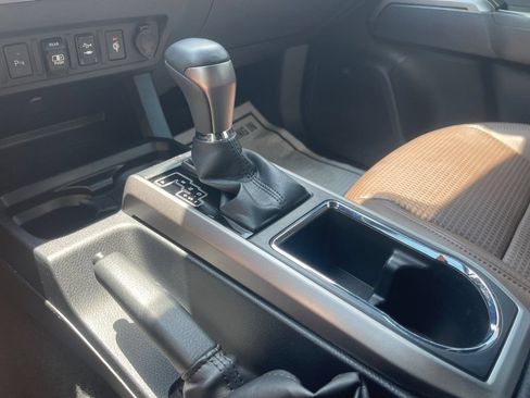 Used 2018 Toyota Tacoma Limited AWD/4WD image 18