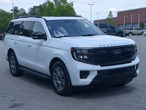Certified 2025 Ford Expedition Active AWD/4WD image 1