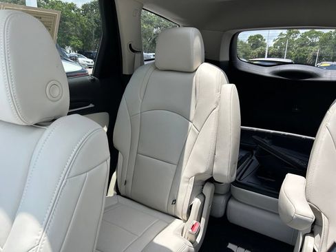 Used 2023 Buick Enclave Essence w/ Experience Buick Package AWD/4WD image 13