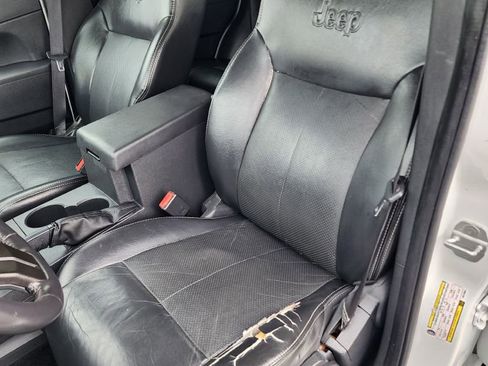 Used 2012 Jeep Liberty Sport image 12