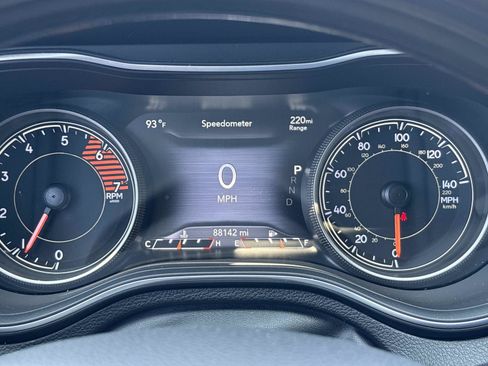 Used 2019 Jeep Cherokee Overland FWD image 23