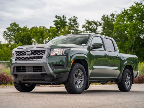 Used 2025 Nissan Frontier SV RWD image 3