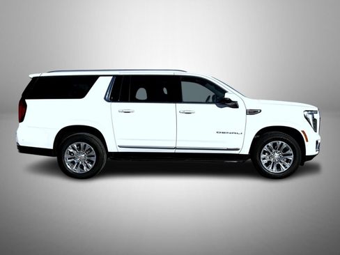 Used 2025 GMC Yukon XL Denali image 4