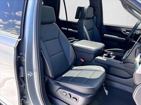 Used 2025 GMC Yukon Elevation w/ Elevation Premium Package RWD image 9
