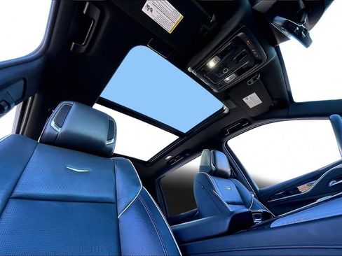 Used 2023 Cadillac Escalade ESV Sport AWD/4WD image 17