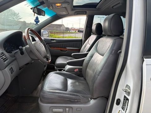 Used 2008 Toyota Sienna XLE FWD image 9
