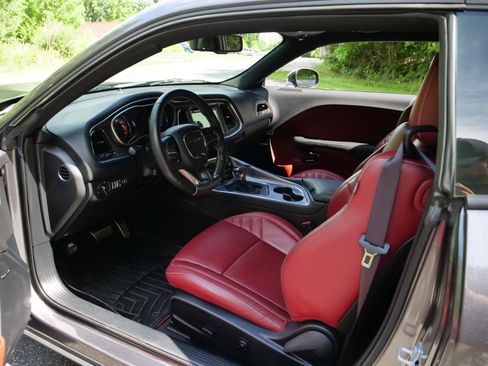 Used 2018 Dodge Challenger SRT Hellcat RWD image 21