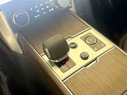 Certified 2023 Land Rover Range Rover SE image 16