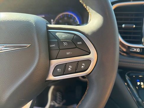 Used 2022 Chrysler Pacifica Pinnacle FWD image 24