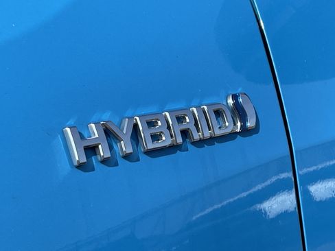 Used 2021 Toyota RAV4 LE AWD/4WD image 8