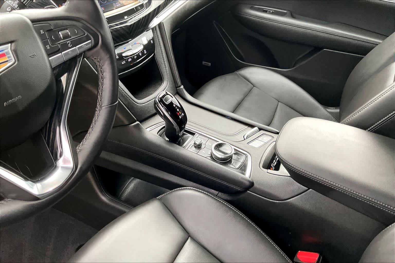 Used 2025 Cadillac XT6 Premium Luxury FWD image 17