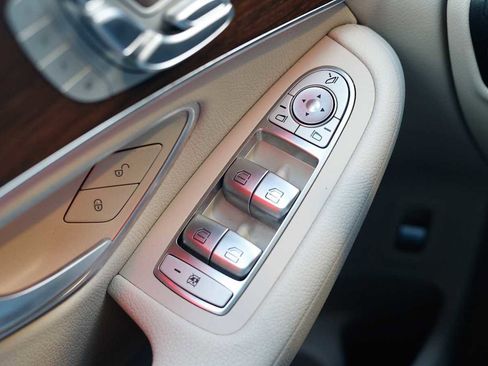 Used 2022 Mercedes-Benz GLC 300 4MATIC image 25