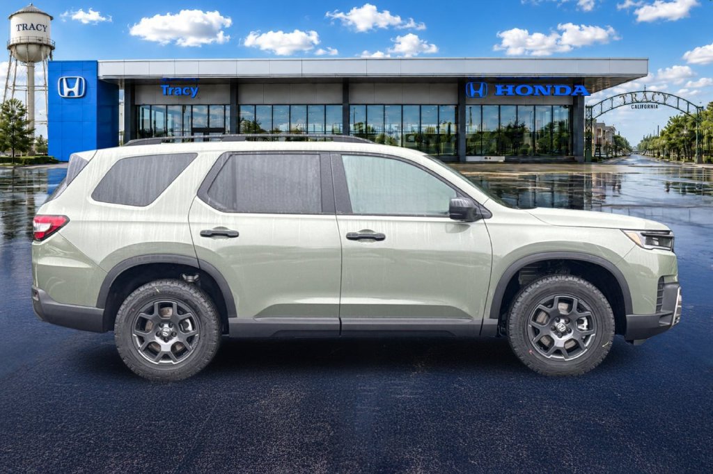 New 2026 Honda Pilot TrailSport image 4