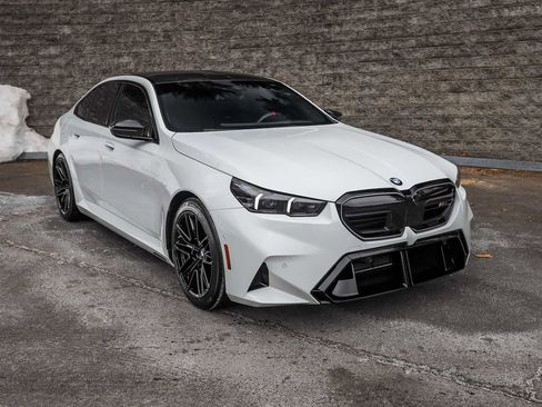 Used 2025 BMW M5 w/ Carbon Package image 2