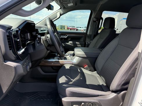 Used 2025 Chevrolet Silverado 1500 RST AWD/4WD image 13