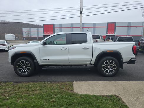 Used 2023 GMC Canyon AT4 w/ AT4 Premium Package AWD/4WD image 7