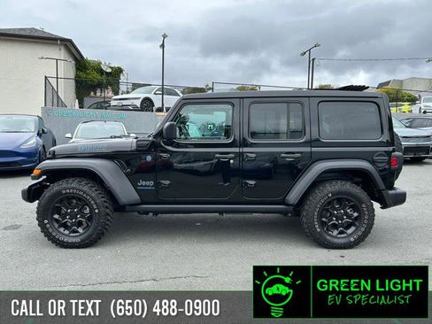Used 2023 Jeep Wrangler Unlimited w/ Sun & Screen Package image 8